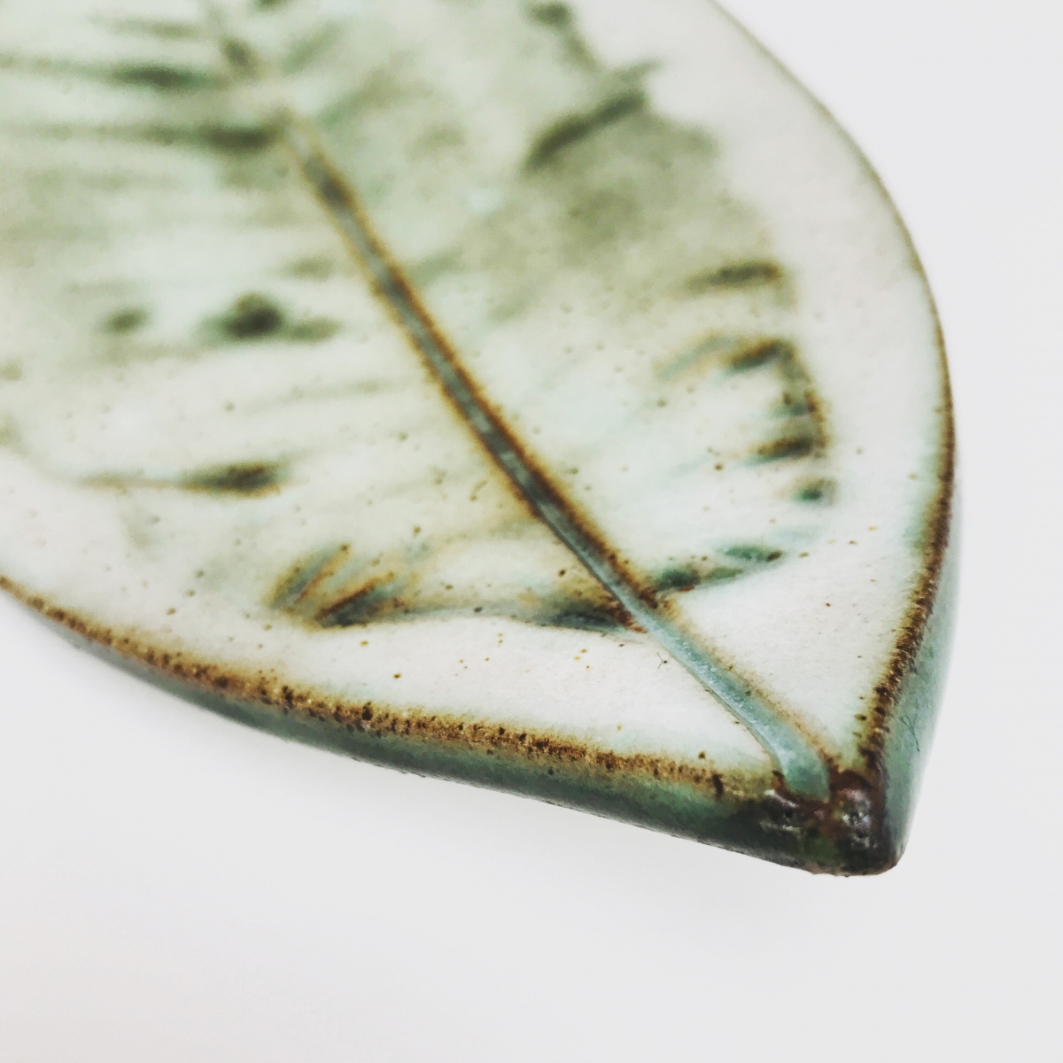 Sushi Leaf Dish Glaze Detail