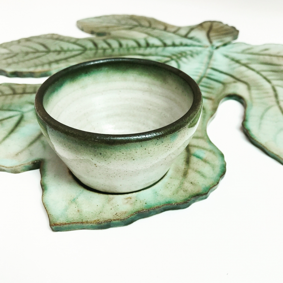Fatsia Leaf Sharing Platter Condiment Bowl Close Up