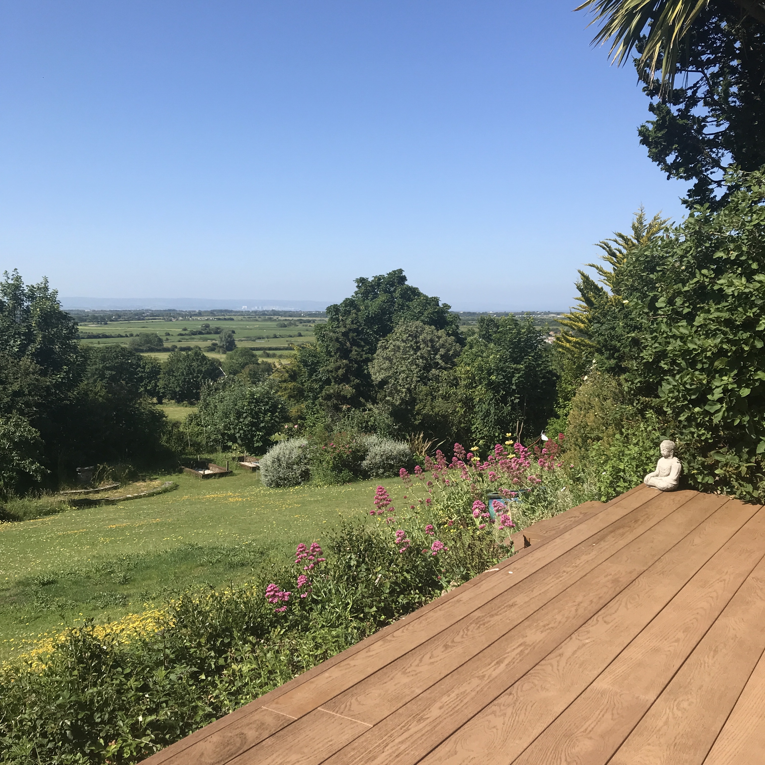 Private artist retreat yurt overlooking the Somerset Levels?with patio area for yoga and meditation
