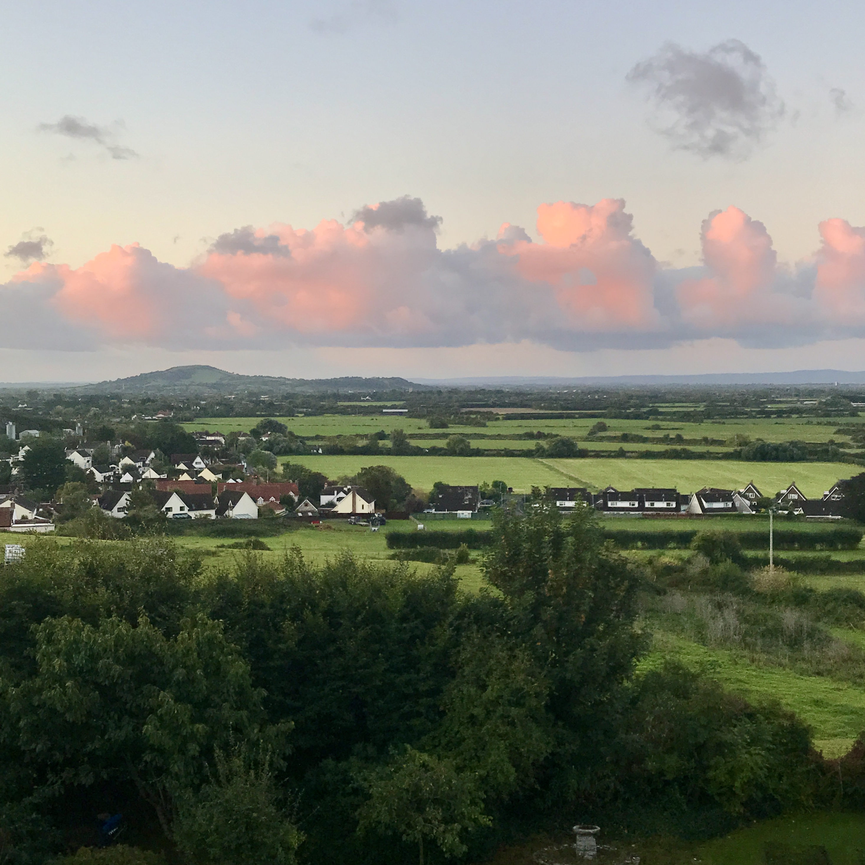 Private artist retreat yurt overlooking the sunset across the Somerset Levels